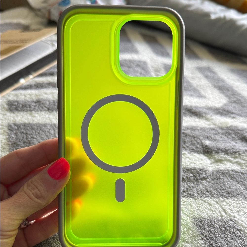 NWOT iphone 13 pro max Neon Green Protective Phone MagSafe case
